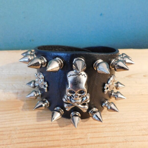 Ladies Gothic Leather Wrap Around Bracelet - Picture 3 of 3